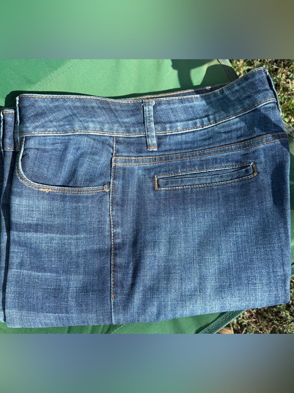 Stetson Slim Women's Jeans in Dark Blue with Red Tag